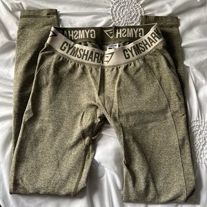 Green Gym shark leggings, great for work outs